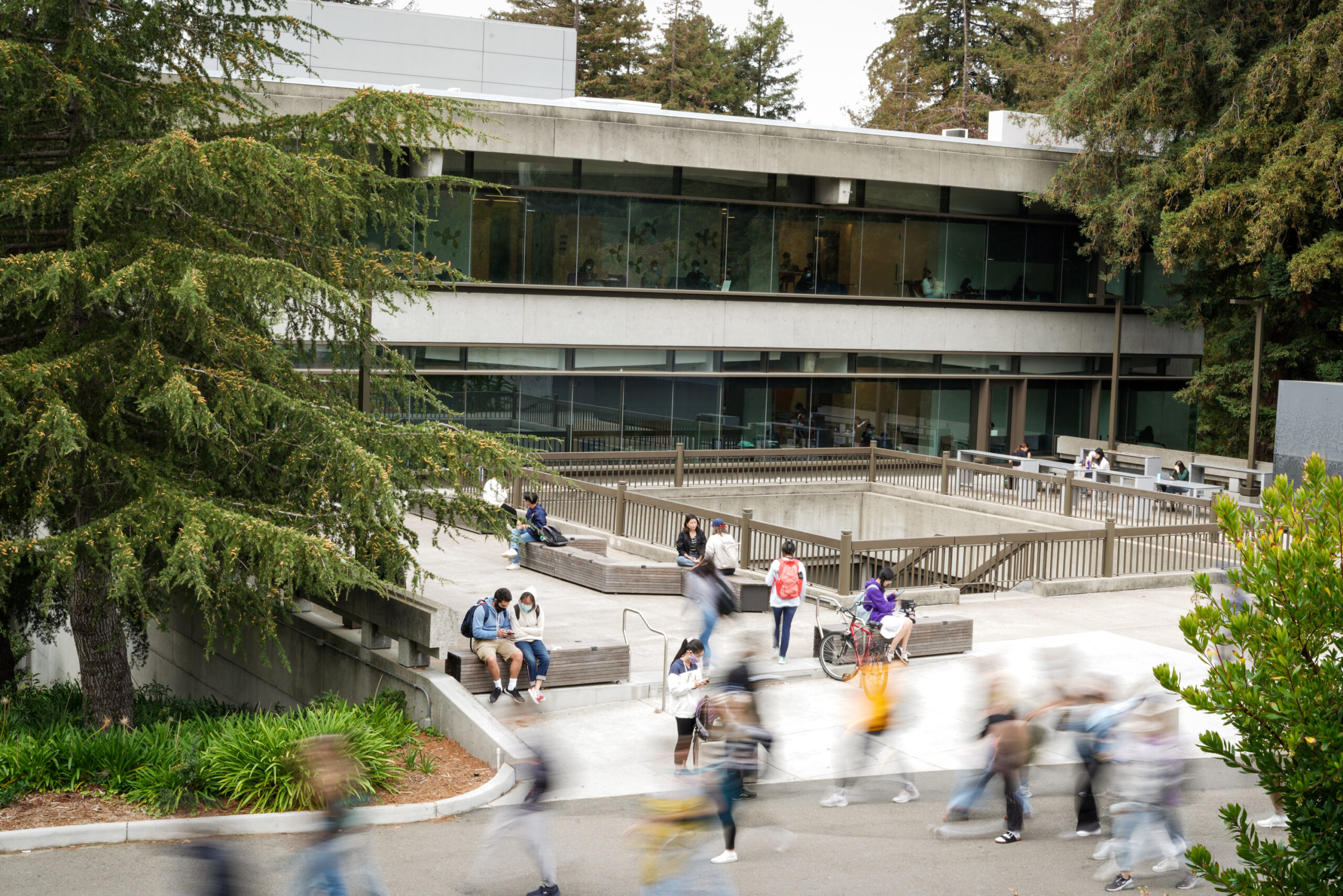 People walk near Moffitt Library on a cloudy day, Sept. 27, 2021. (Photo by Jami Smith for the UC Berkeley Library)